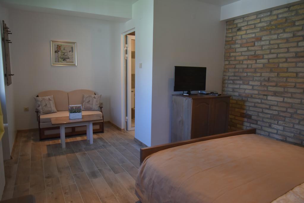 Guest House Zlateya Madara Eksteriør billede
